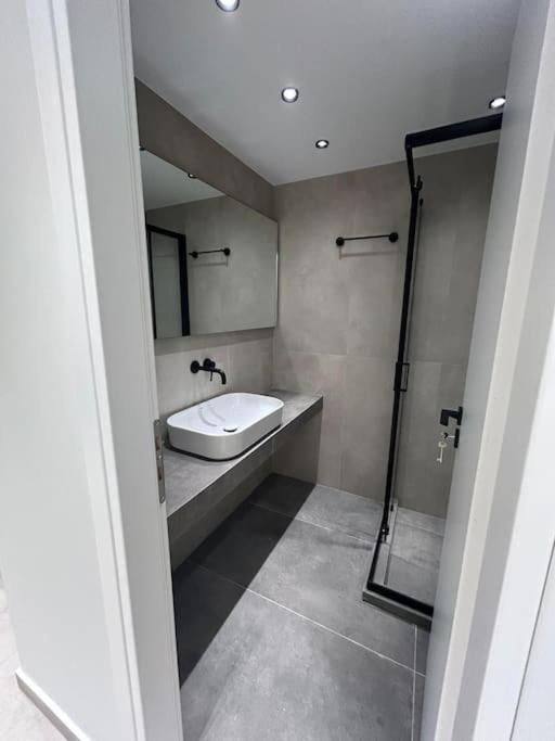 Bluemotion - Just Sleep Appartement Piraeus Buitenkant foto